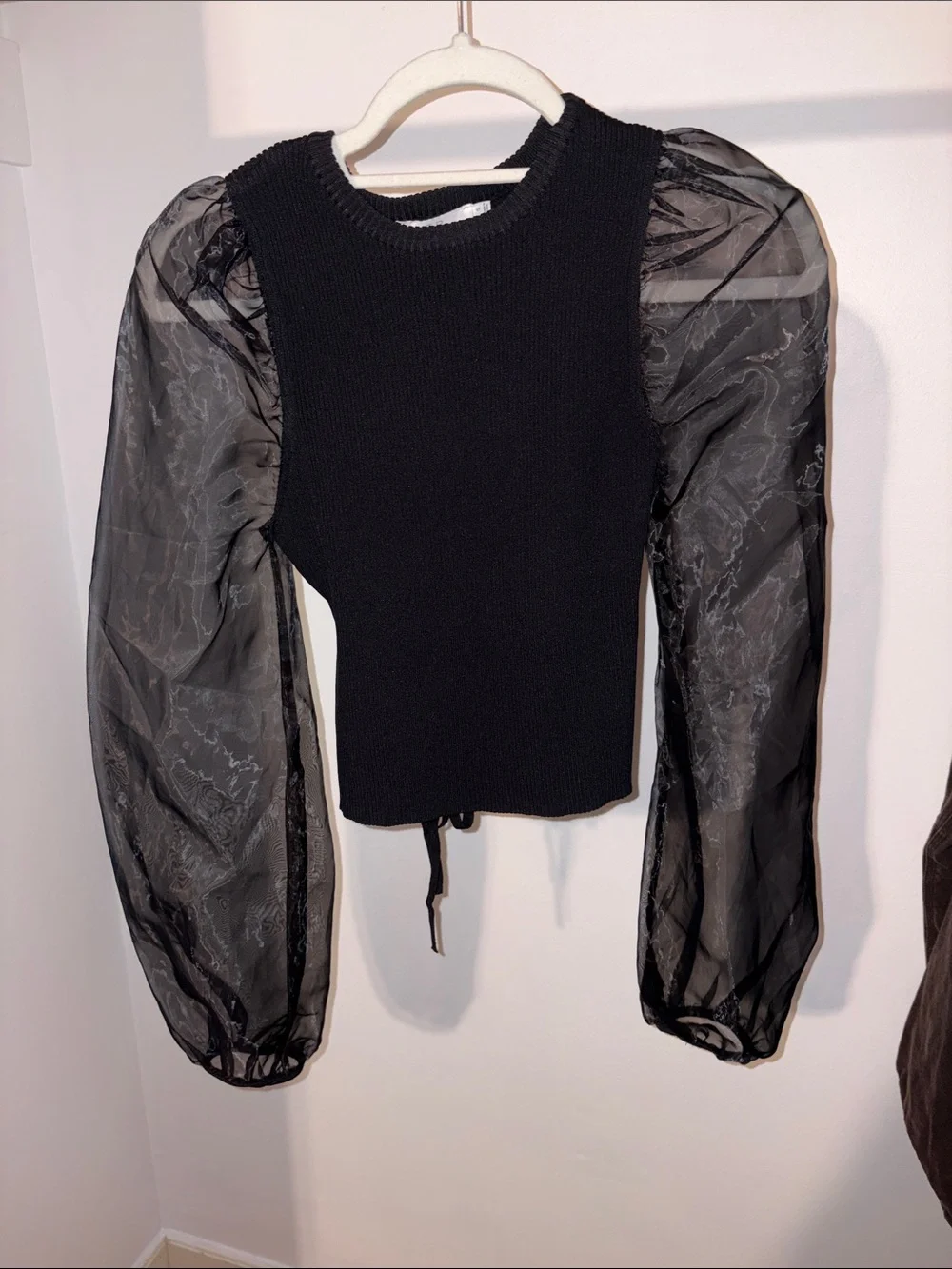 ASTR the Label Black Knit Top with Puff-Sleeve and Open Back